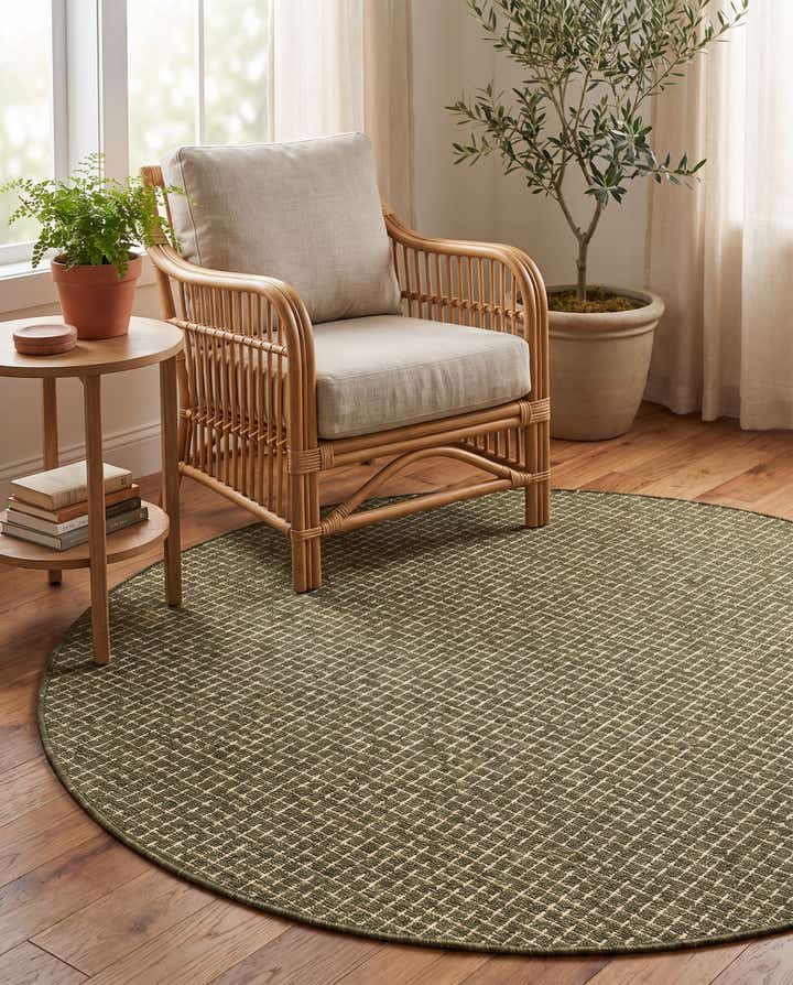 6' x 6' Easy-Clean Checkered Indoor / Outdoor Round Rug