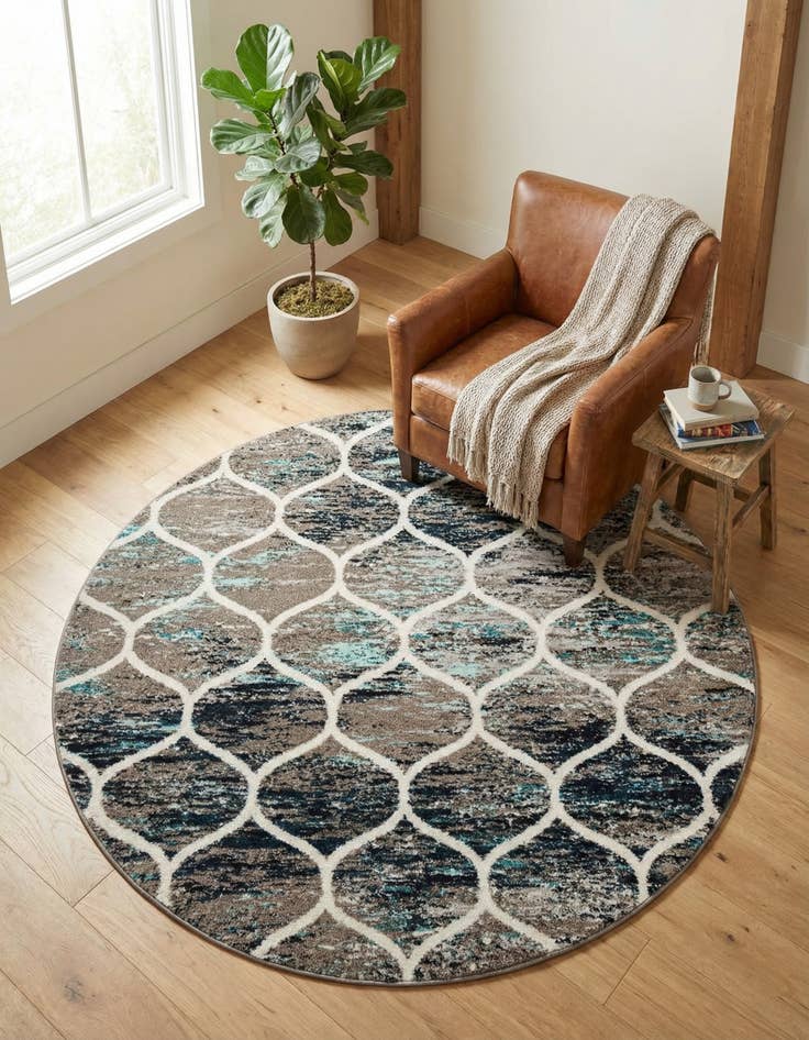 Detail image of 6' x 6' Lattice Frieze Round Rug