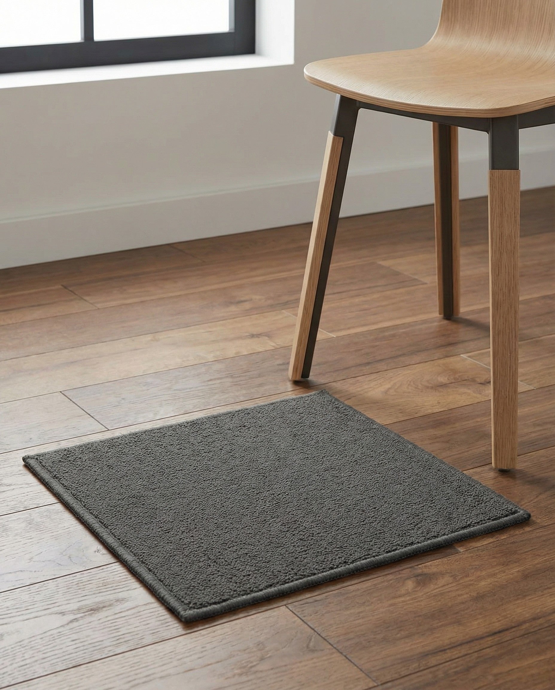 1' 4 x 1' 4 Everyday Solid Sample Rug