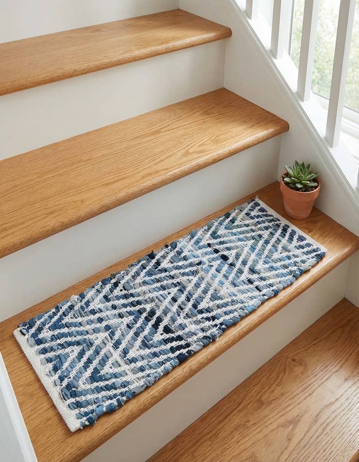 Detail image of 0' 9 x 2' 6  Hand Woven Chindi Chevron Stair Rug