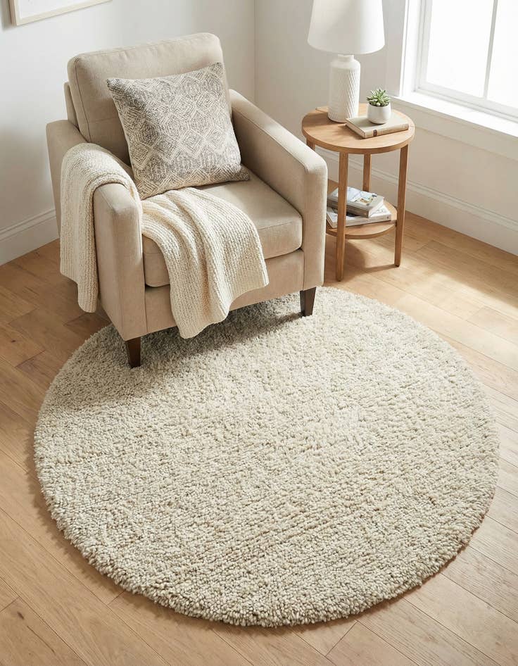 Detail image of 4' 1 x 4' 1  Hand Woven Haka Deluxe Shag Round Rug