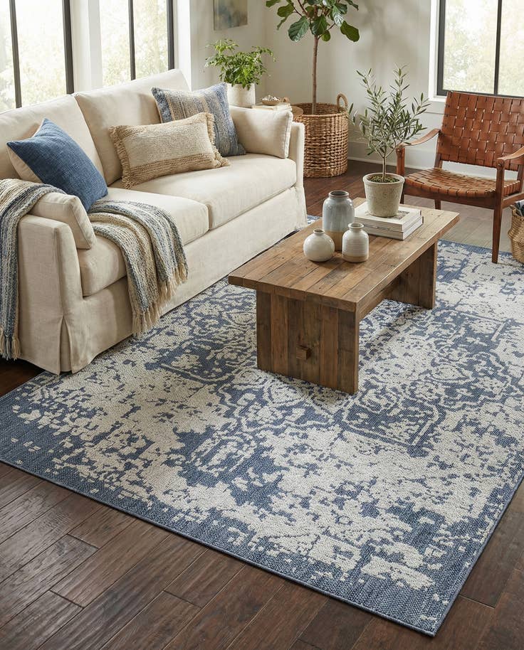Detail image of 7' 10 x 10' Easy-Clean Traditional Indoor / Outdoor Rug