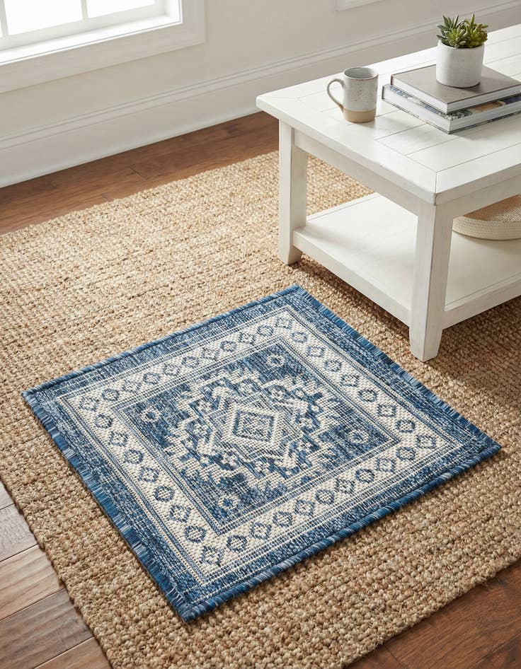 Detail image of 1' 4 x 1' 4 Washable Aztec Indoor / Outdoor Sample Rug