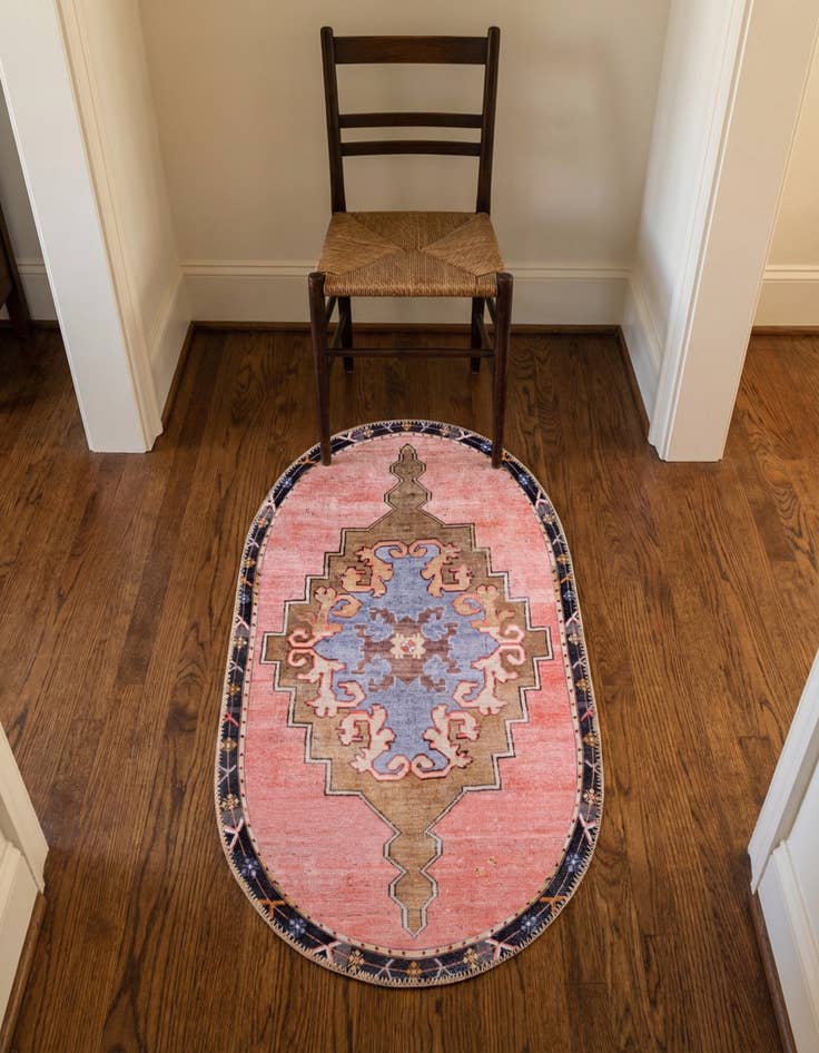 Detail image of 2' x 3' Washable Timeless Oval Rug
