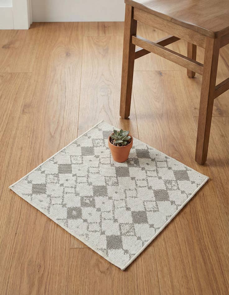 Detail image of 1' x 1' Washable Lattice Indoor / Outdoor Sample Rug