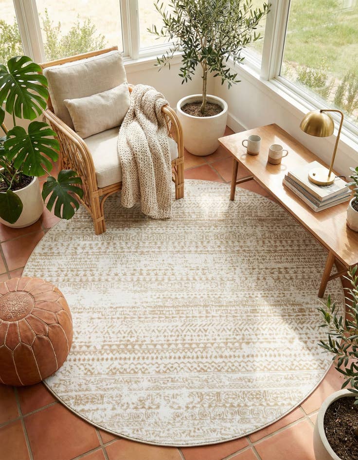 Detail image of 7' 1 x 7' 1 Hermitage Round Rug