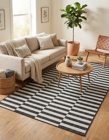 5' 3 x 8' Easy-Clean Ribbon Indoor / Outdoor Rug
