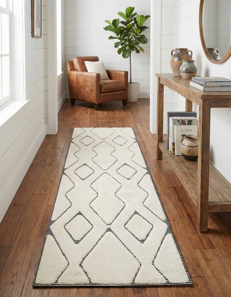 Detail image of 2' 7 x 10' Prismatic Runner Rug