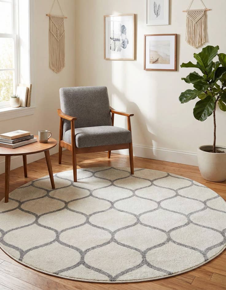 Detail image of 5' 3 x 5' 3 Lattice Frieze Round Rug