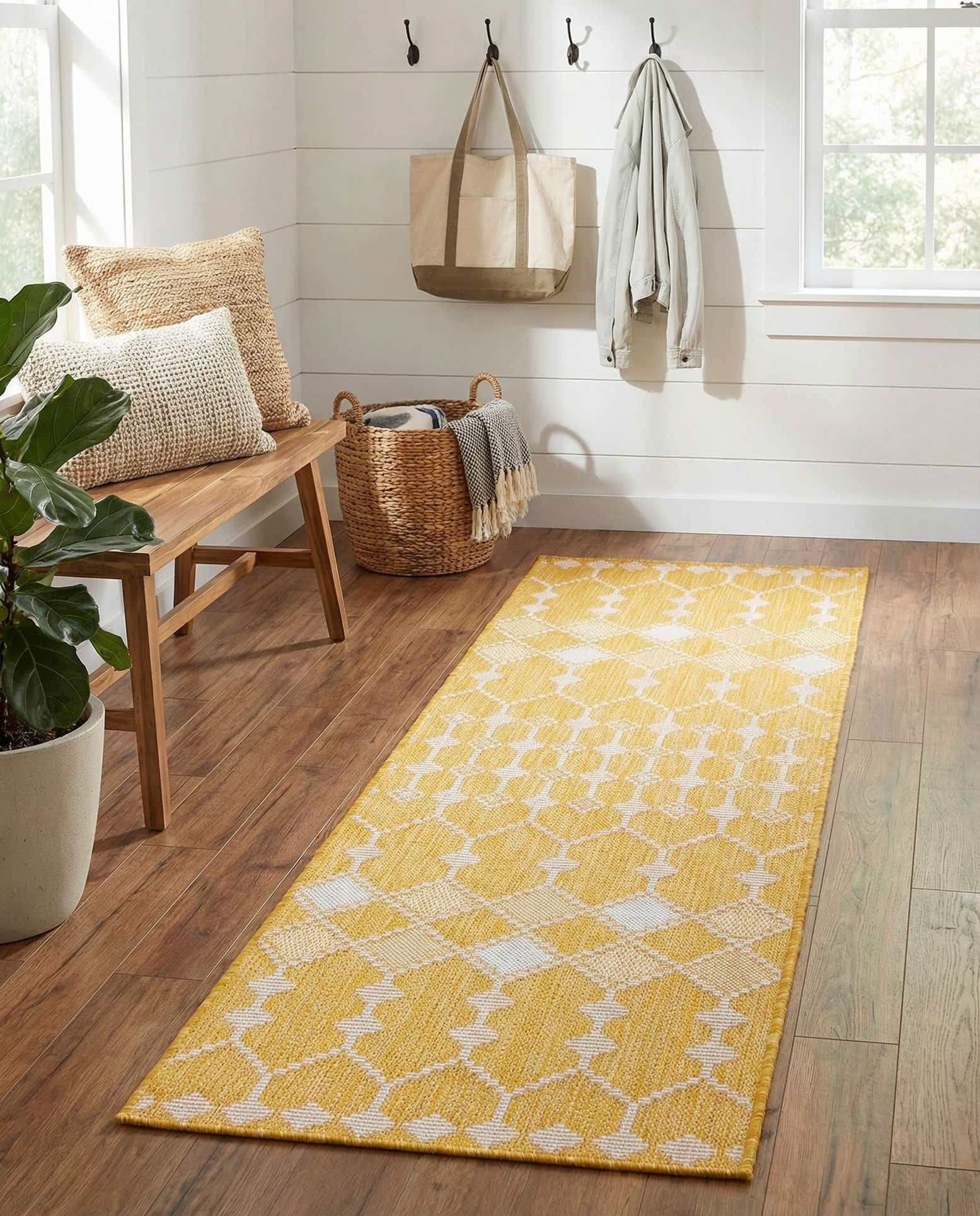 2' x 6' Easy-Clean Lattice Indoor / Outdoor Runner Rug