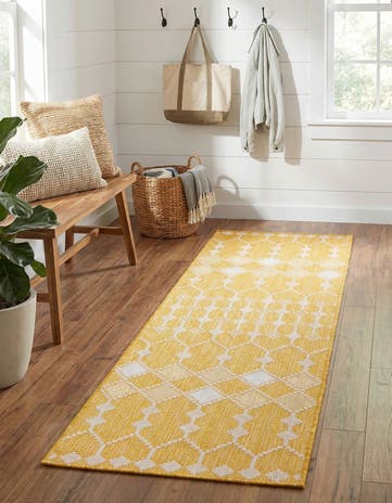 2' x 6' Easy-Clean Lattice Indoor / Outdoor Runner Rug