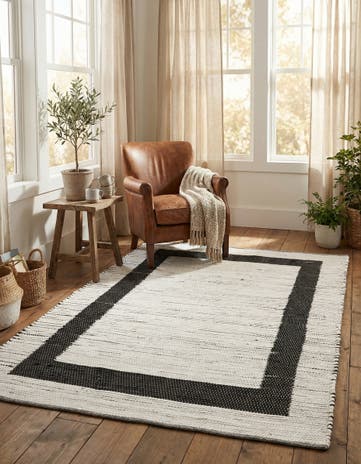 White and Black Hand Woven Chindi Jute Rug