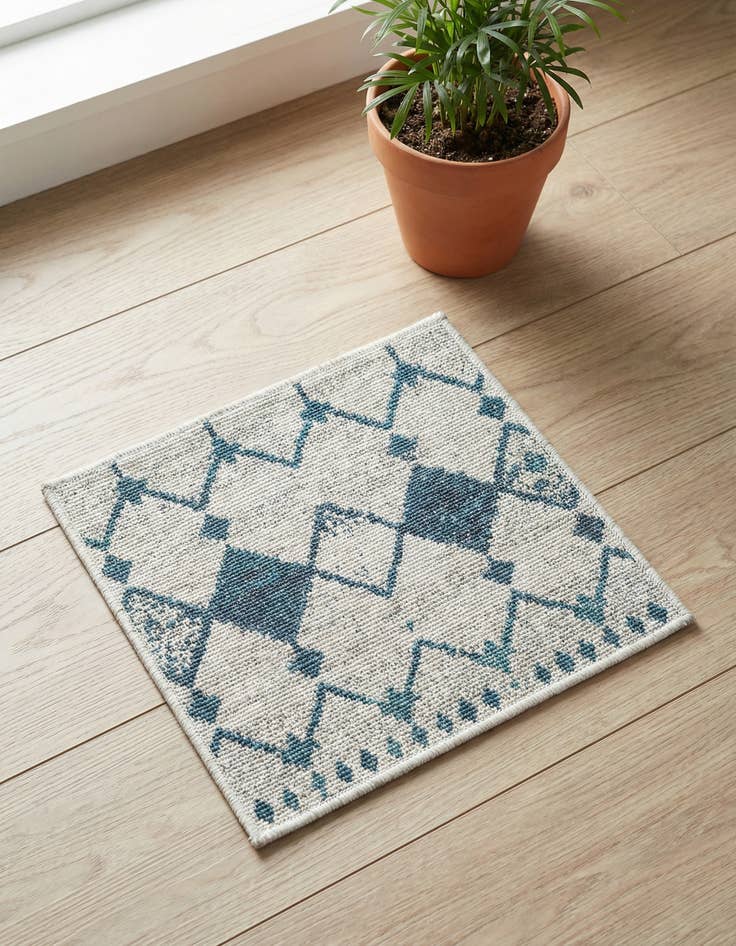 Detail image of 1' 3 x 1' 3 Washable Lattice Indoor / Outdoor Sample Rug