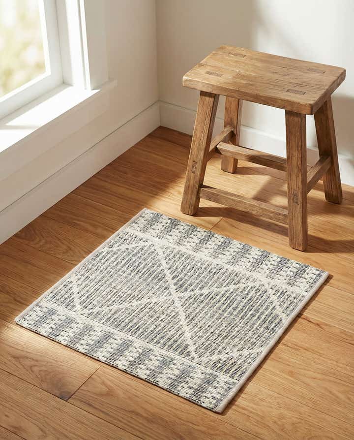 1' 4 x 1' 4 Easy-Clean Trellis Indoor / Outdoor Sample Rug