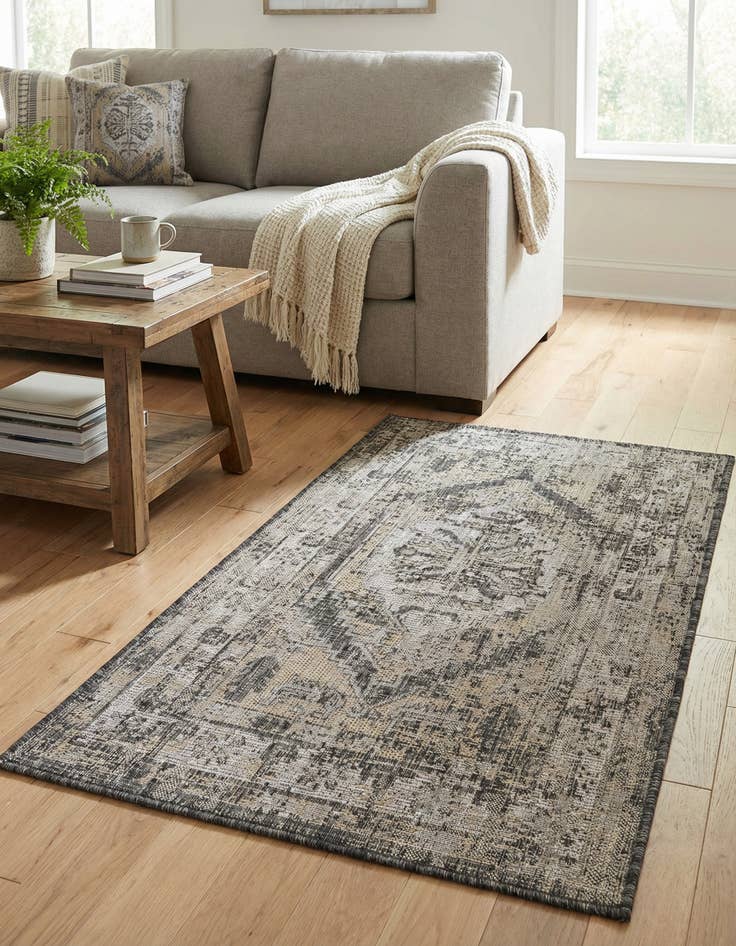 Detail image of 3' x 5' 3 Washable Traditional Indoor / Outdoor Rug