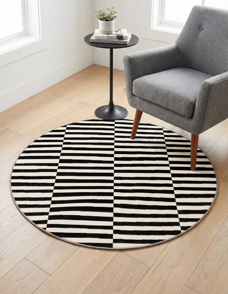 Detail image of 3' 7 x 3' 7 SoHo Round Rug