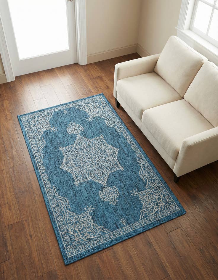 Detail image of 3' x 5' 3 Easy-Clean Traditional Indoor / Outdoor Rug