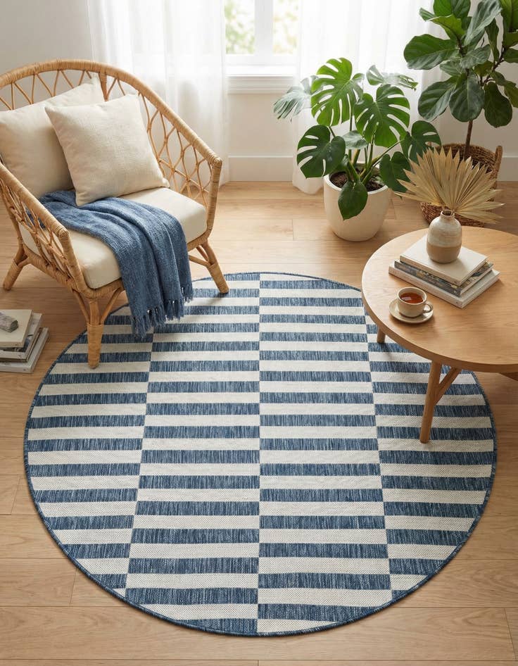 Detail image of 5' 3 x 5' 3 Easy-Clean Ribbon Indoor / Outdoor Round Rug