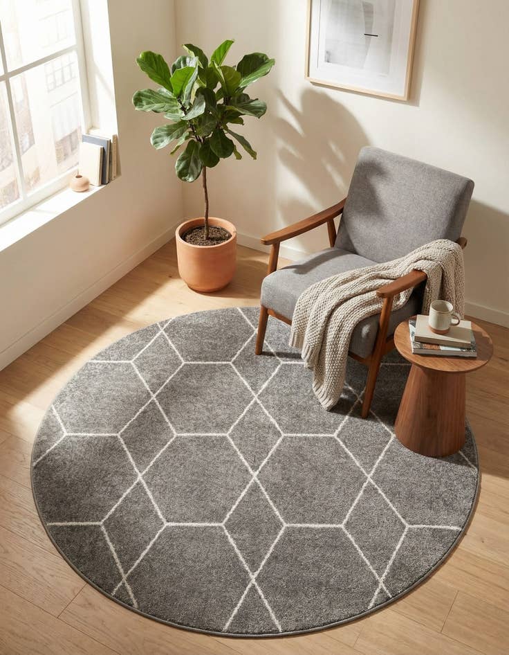 Detail image of 6' x 6' Lattice Frieze Round Rug