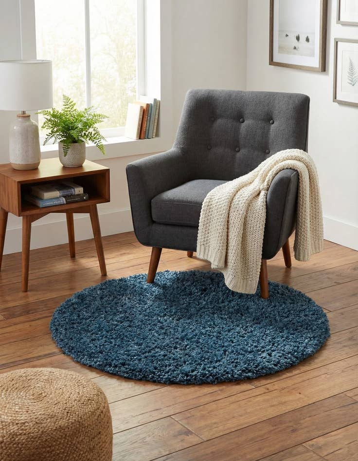 Detail image of 3' x 3' Zermatt Shag Round Rug