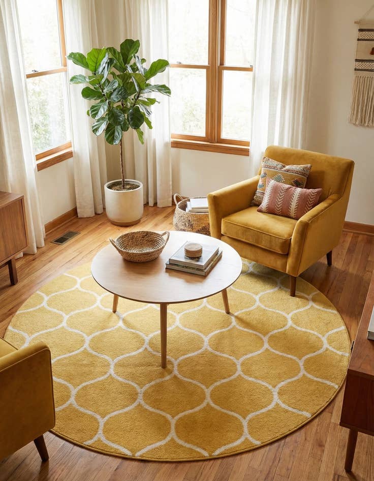 Detail image of 7' 10 x 7' 10 Lattice Frieze Round Rug