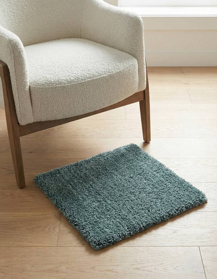 Detail image of 1' 4 x 1' 4 Jill Zarin Shaggy Chic Sample Rug