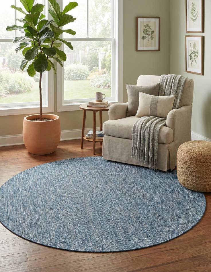 Detail image of 7' 10 x 7' 10 Washable Solid Indoor / Outdoor Round Rug
