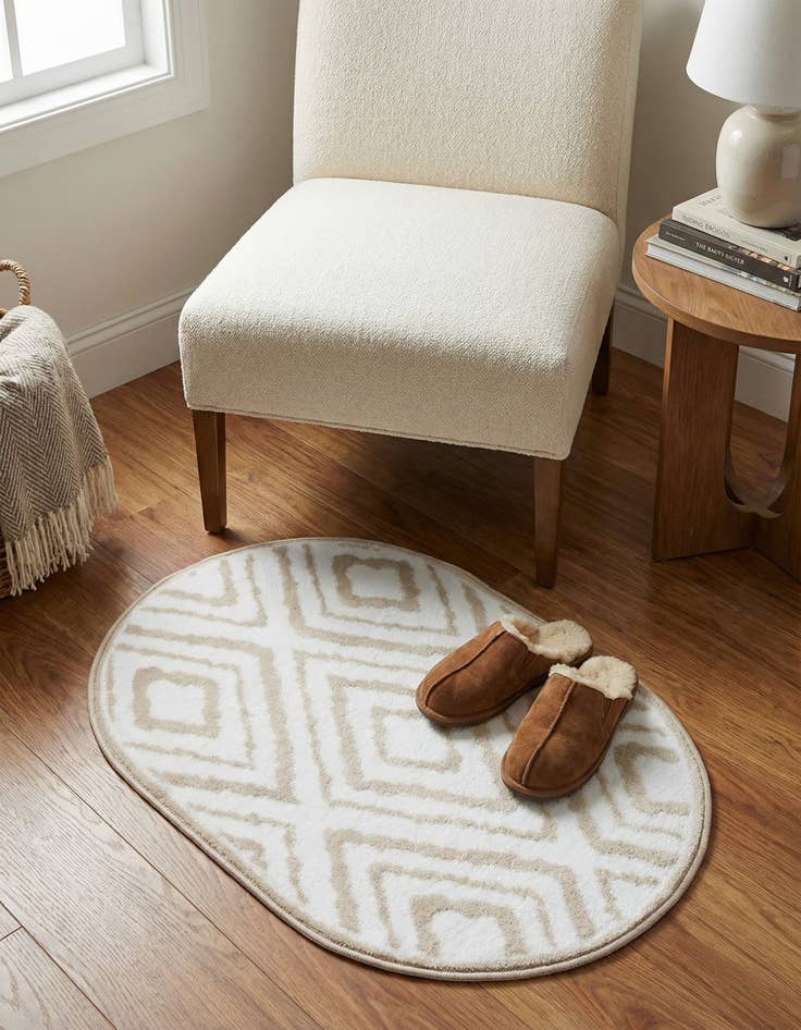 Detail image of  2' x 3' Hermitage Oval Rug