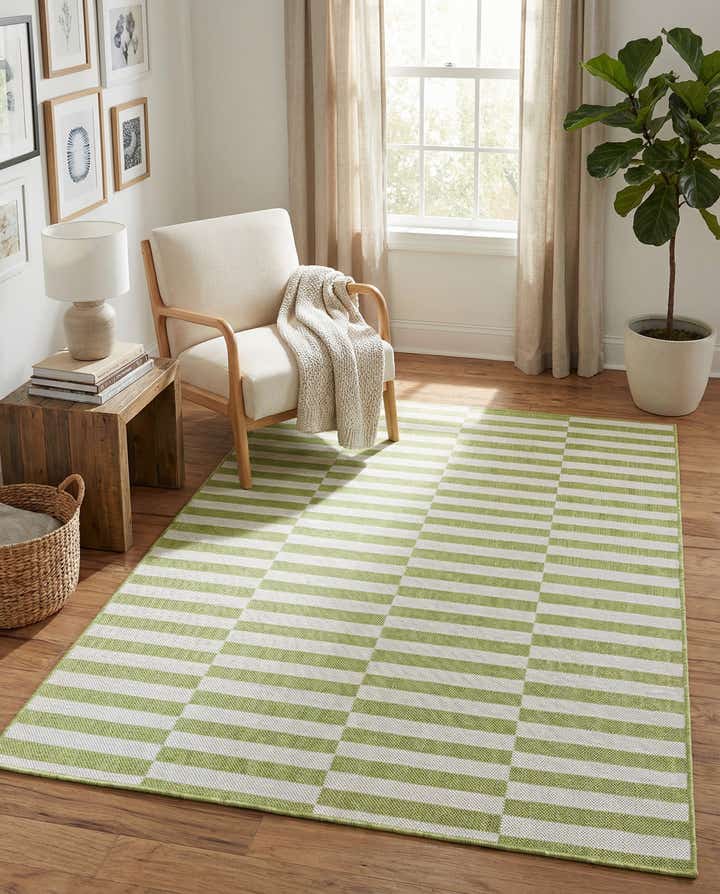 4' x 6' Easy-Clean Striped Indoor / Outdoor Rug