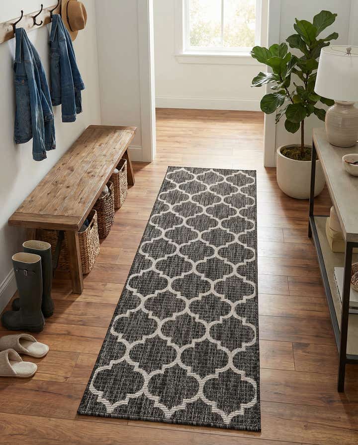 2' x 6' Easy-Clean Lattice Indoor / Outdoor Runner Rug
