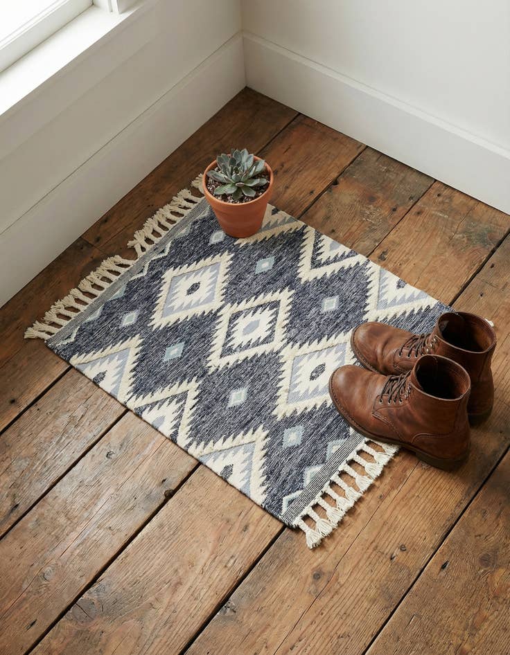 Detail image of 1' 6 x 1' 6 Hand Woven Arizona Wool Sample Rug