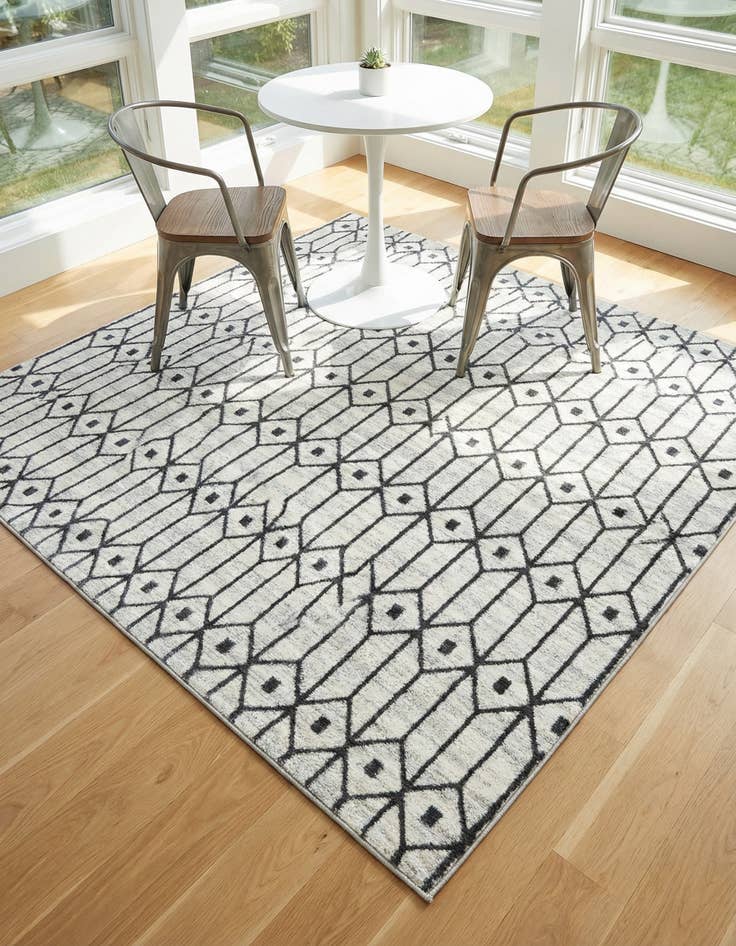 Detail image of 5' 3 x 5' 3 Lattice Trellis Square Rug