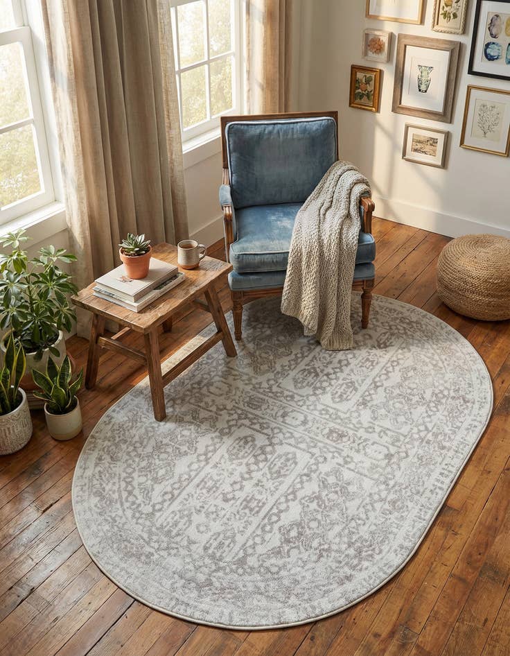 Detail image of 4' x 6' Oxford Oval Rug