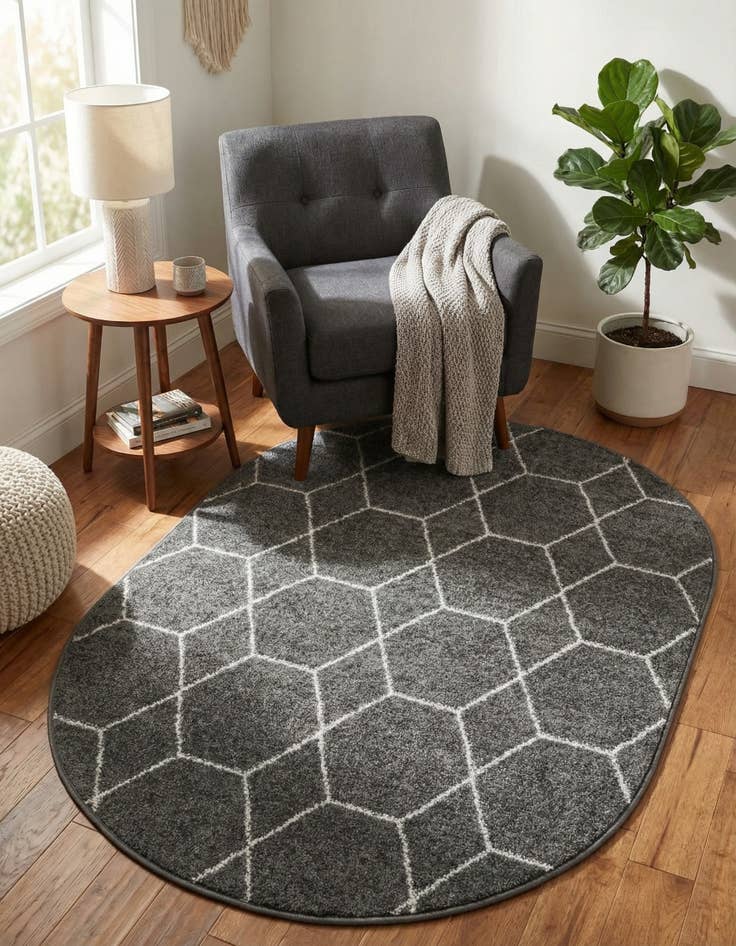 Detail image of 4' x 6' Trellis Frieze Oval Rug