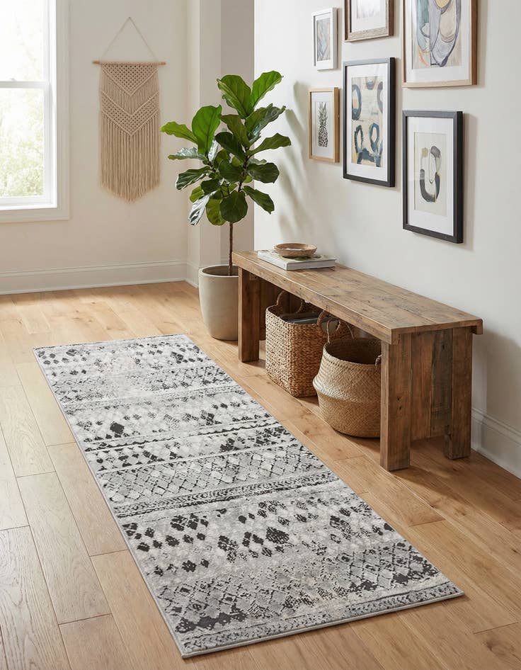 Detail image of 2' 2 x 6' Leipzig Runner Rug