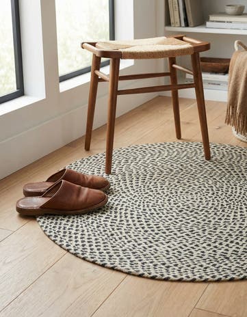 3' 1 x 3' 1 Handmade Tweed Braided Jute Round Rug