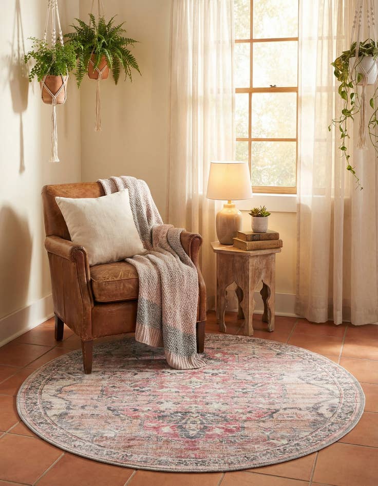 Detail image of 4' x 4' Washable Nostalgia Round Rug