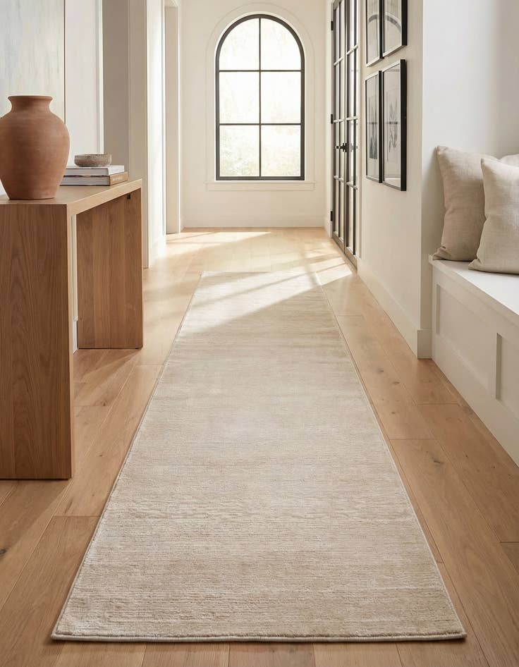 Detail image of 2' x 9' 10 Finsbury Runner Rug