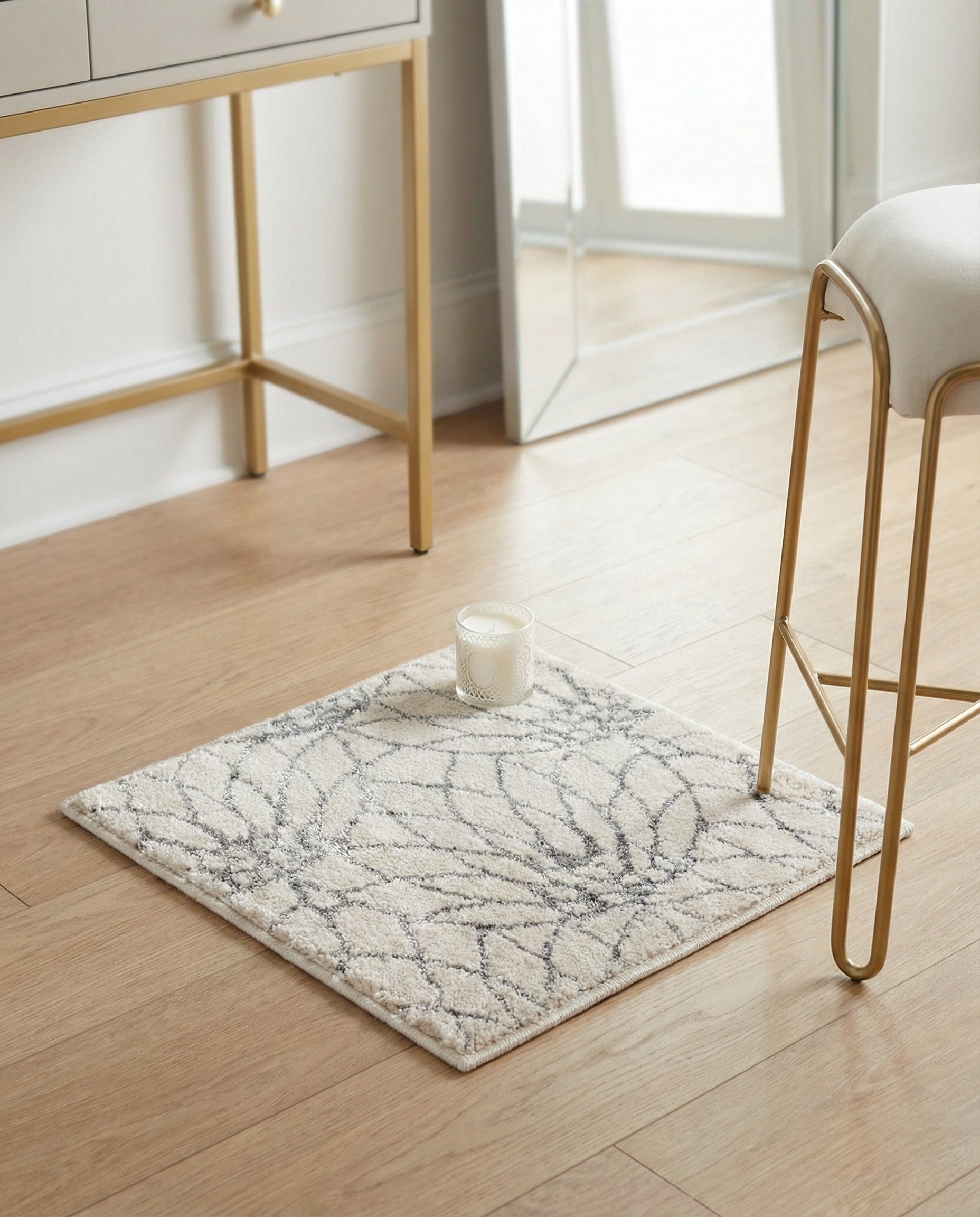 1' 4 x 1' 4 Marilyn Monroe™ Glam Dahlia Sample Rug
