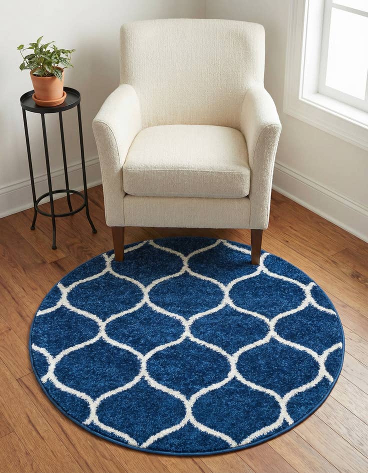 Detail image of 3' x 3' Lattice Frieze Round Rug