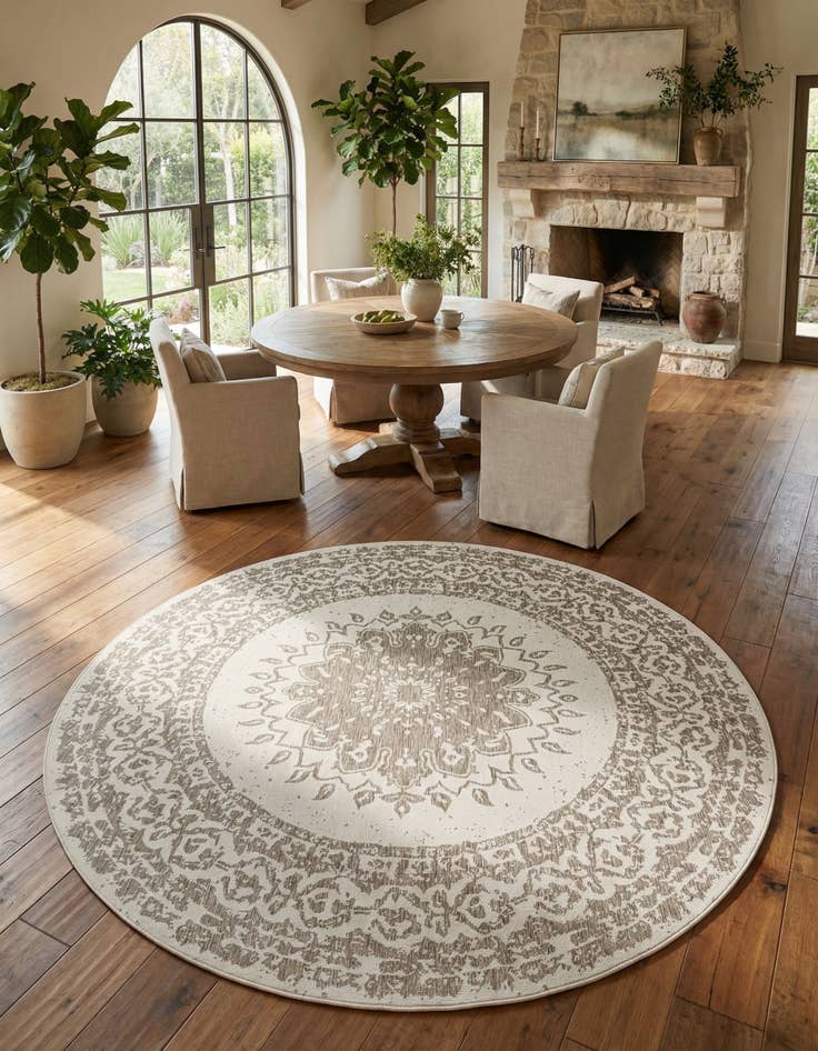 Detail image of 12' x 12'  Washable Traditional Indoor / Outdoor Round Rug