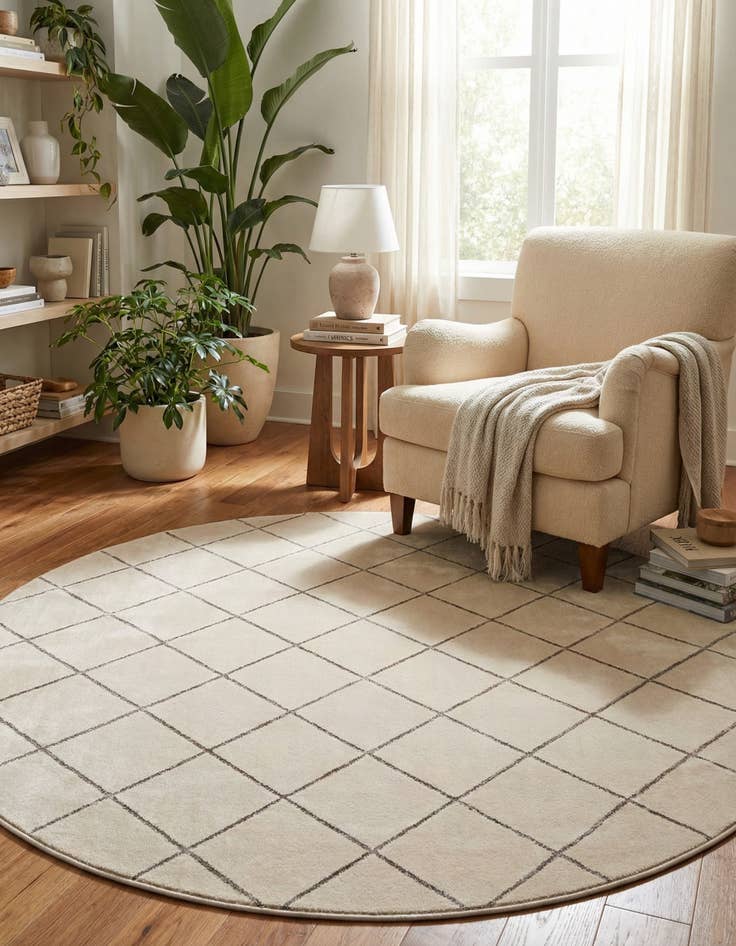 Detail image of 7' 10 x 7' 10 Vogue Geo Round Rug