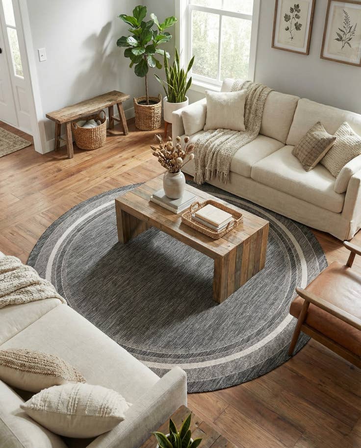 Detail image of 7' 10 x 7' 10 Easy-Clean Border Indoor / Outdoor Round Rug