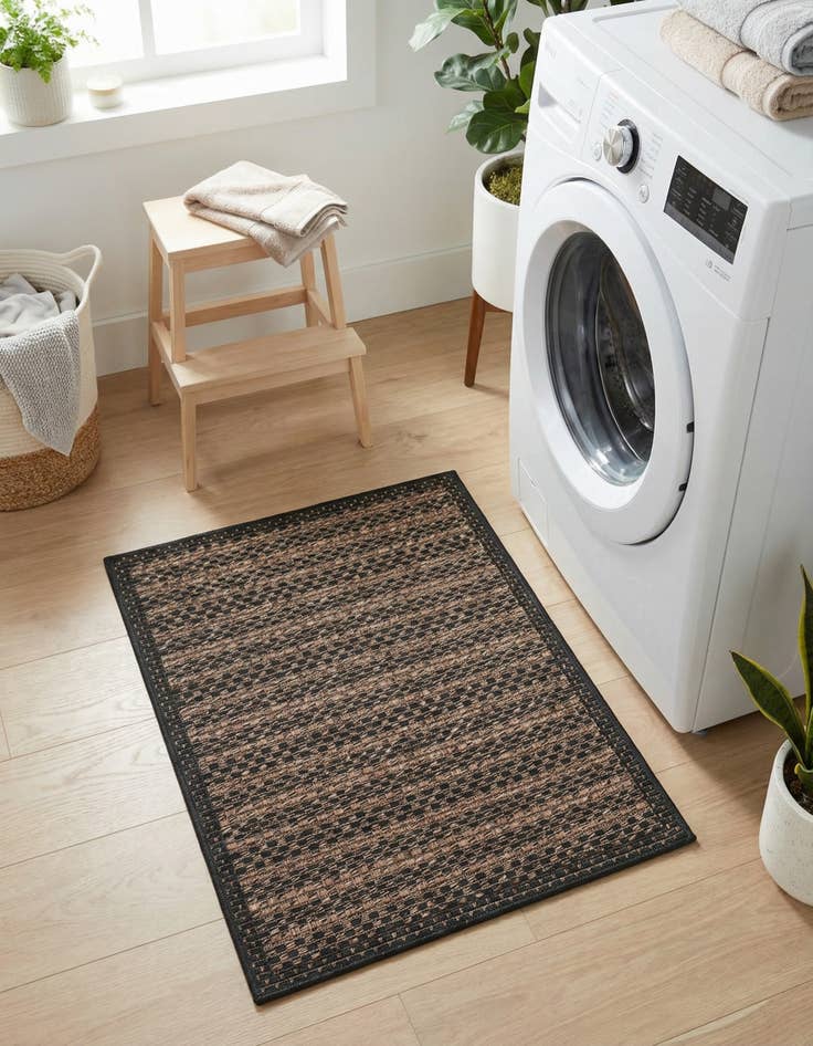 Detail image of 2' 2 x 3'  Washable Border Indoor / Outdoor Rug