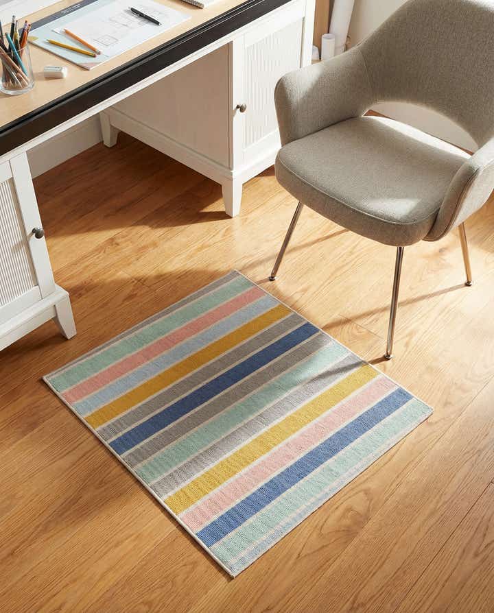 1' 4 x 1' 4 Lotus Sample Rug