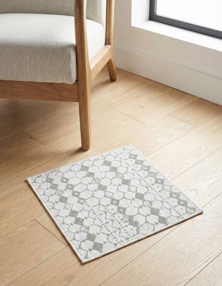 Detail image of 1' x 1' Washable Lattice Indoor / Outdoor Sample Rug