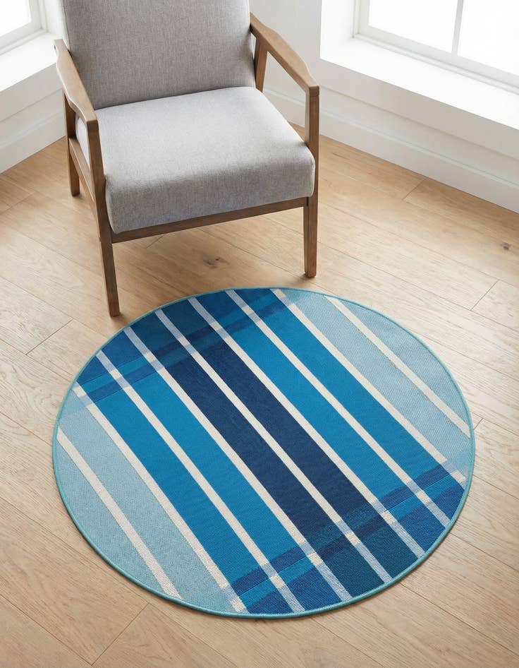 Detail image of 3' x 3'  Washable Striped Indoor / Outdoor Round Rug