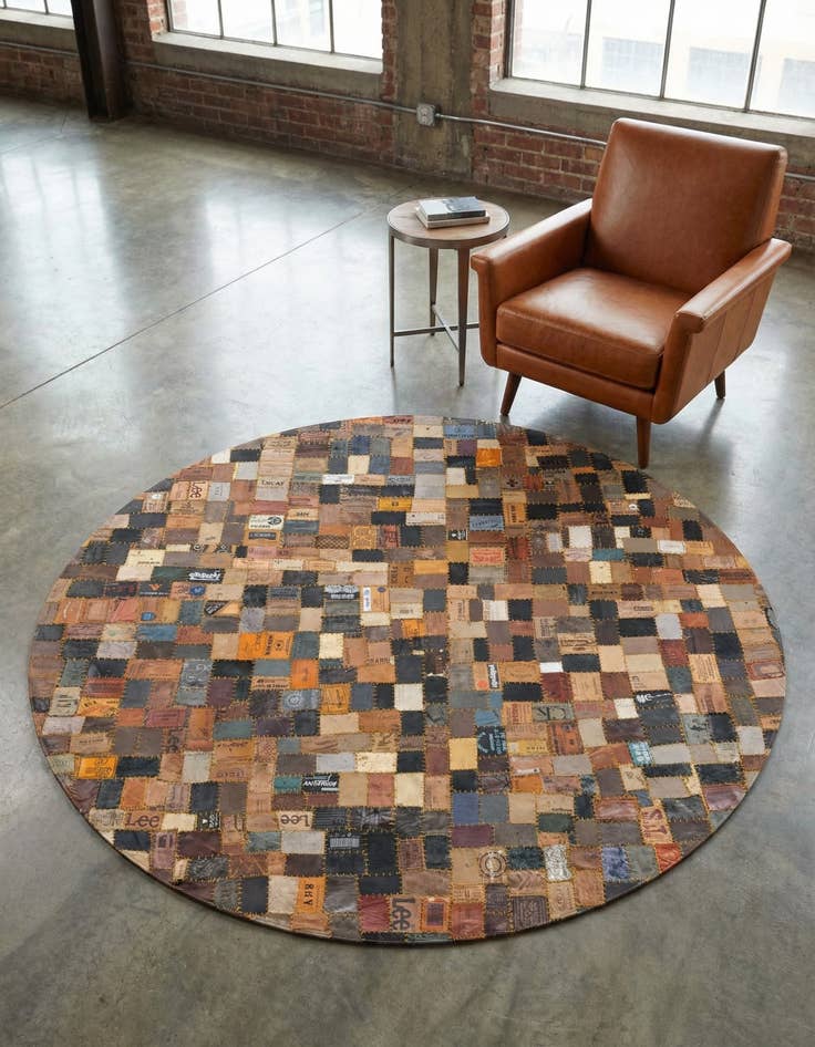 Detail image of 5' 1 x 5' 1 Jean Leather Tag Round Rug