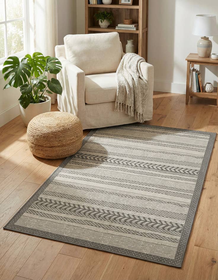 Detail image of 3' 3 x 5' Washable Border Indoor / Outdoor Rug