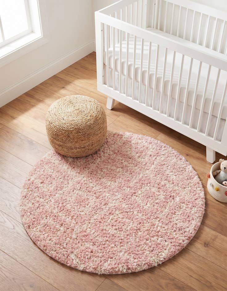 Detail image of 3' 3 x 3' 3 Trellis Shag Round Rug